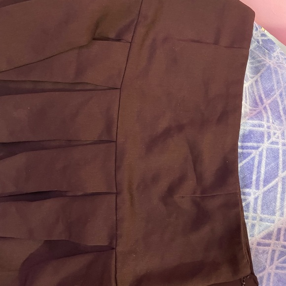 Short pleated Skater skirt by Globus with button and concealed zip at one side. - Picture 4 of 5